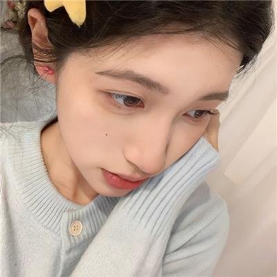 "女毕业生"